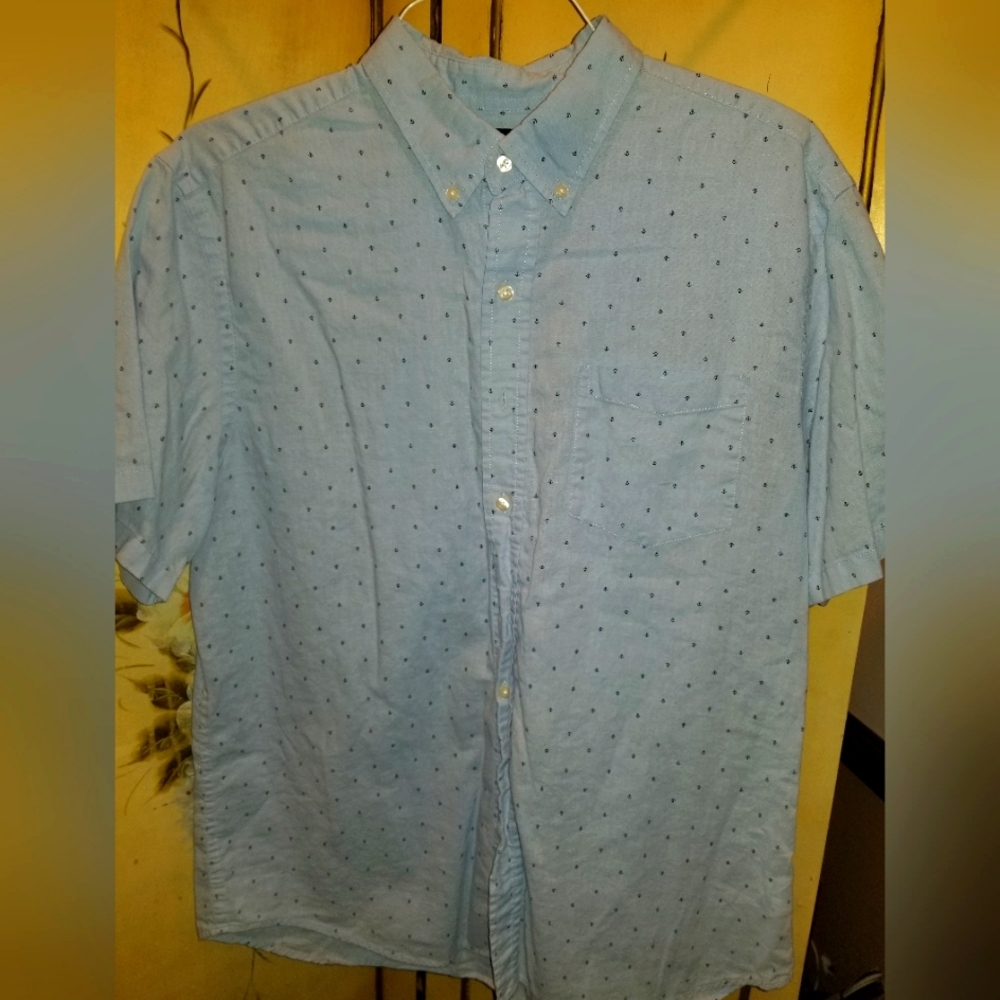 GAP Short Sleeve  Size XL 100% Cotton  Condition: Excellent